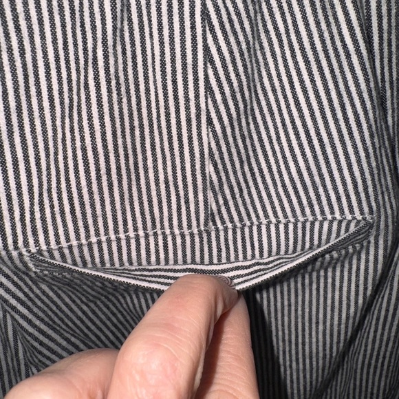 Hollister Black & White Striped Cropped Ankle Pants Relaxed Fit - Picture 4 of 5